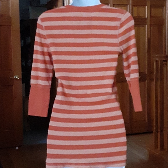 American Eagle Outfitters Orange v neck Henley - Picture 4 of 10